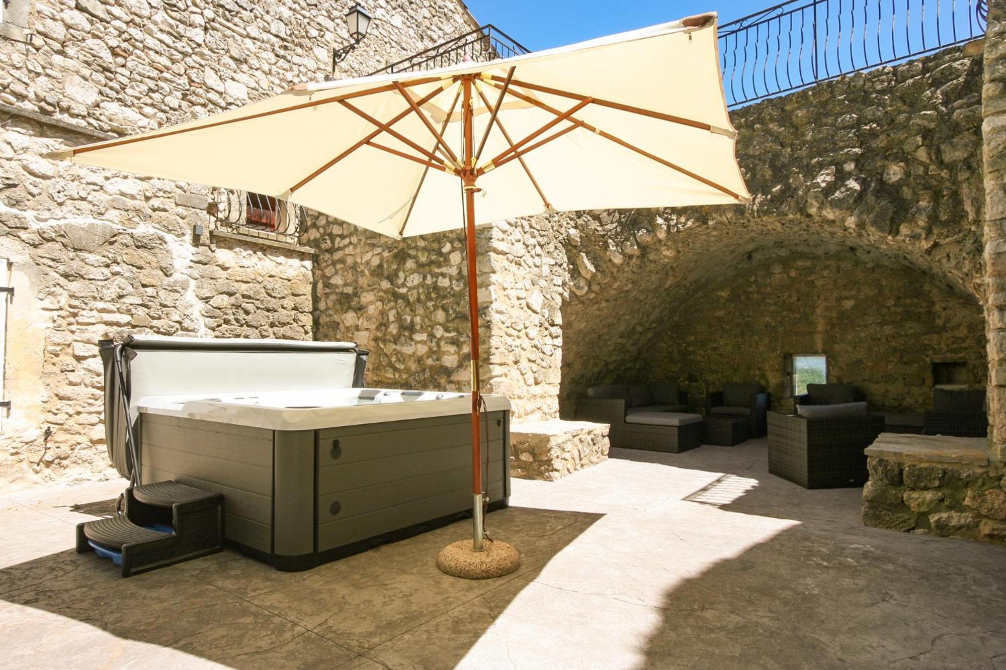 La Closerie D'Escalin Gite 12 Personnes Et Jacuzzi La Garde Adhemar Exterior photo